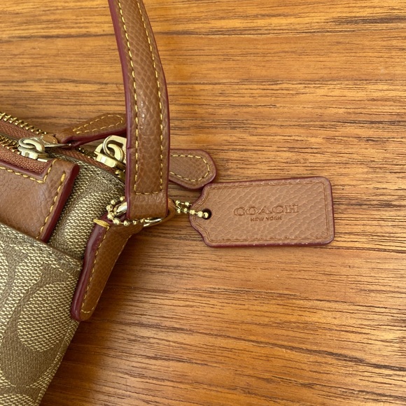 Coach Crossbody Bag - Picture 2 of 5